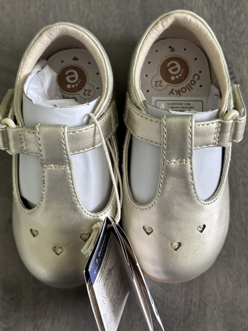 Colloky Toddler Mary Jane Shoes in Beige. Size 6-6.5 (5.1-5.25" foot length) NEW